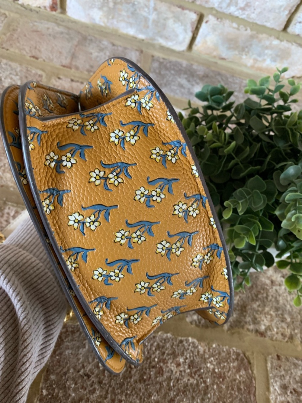 Tory Burch Cream Floral Printed Leather Crossbody with Gold Chain - Picture 14 of 16